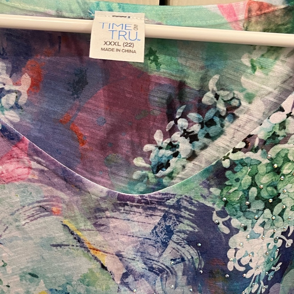 BNWT 3x T-shirt with flutter sleeve - Picture 2 of 3